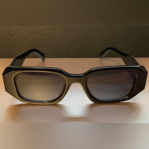 Trendy prada sunglasses - Picture 2 of 2